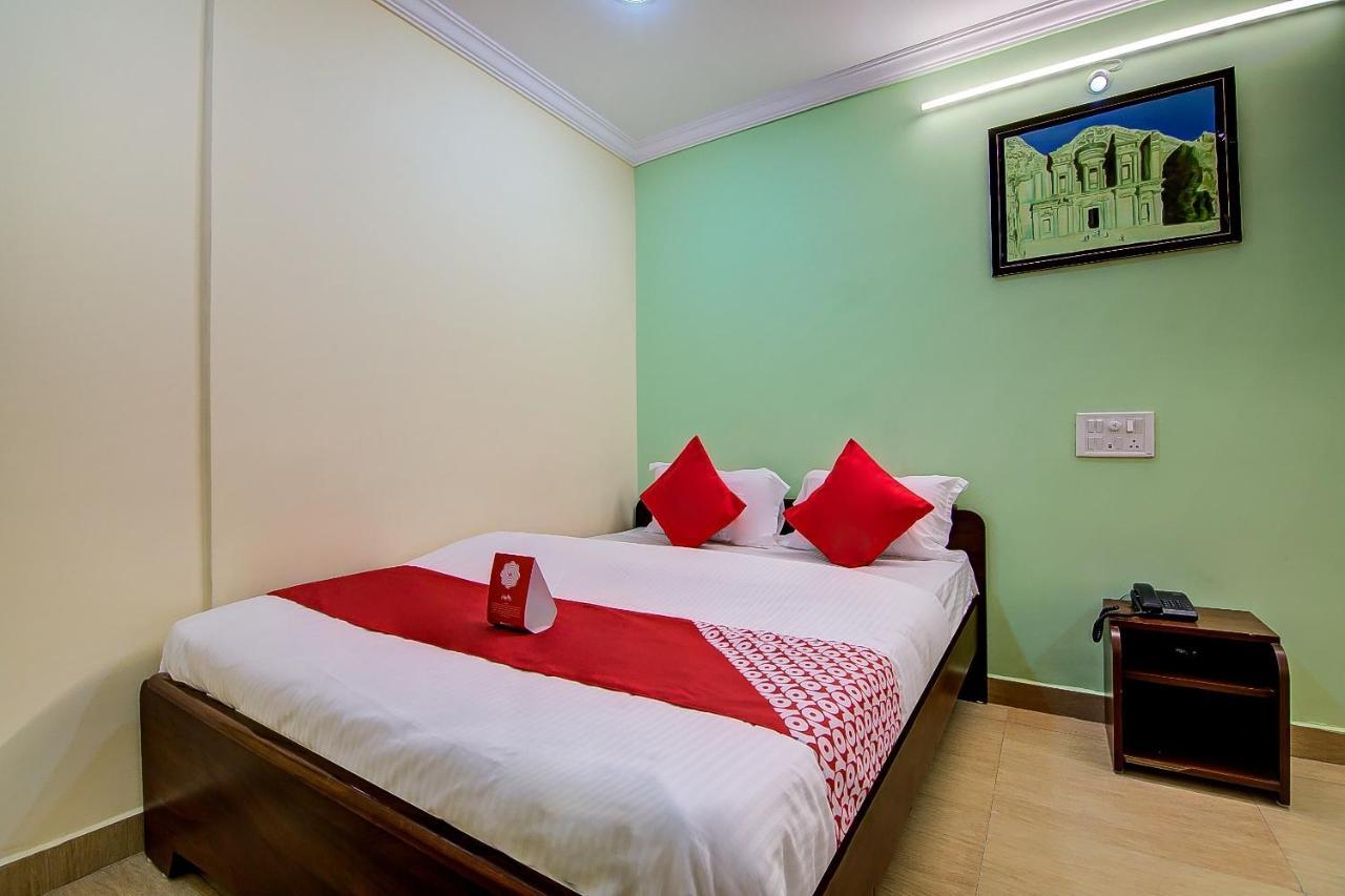 Oyo Lalitha Delight Hotel วิสาขปัตนัม ภายนอก รูปภาพ