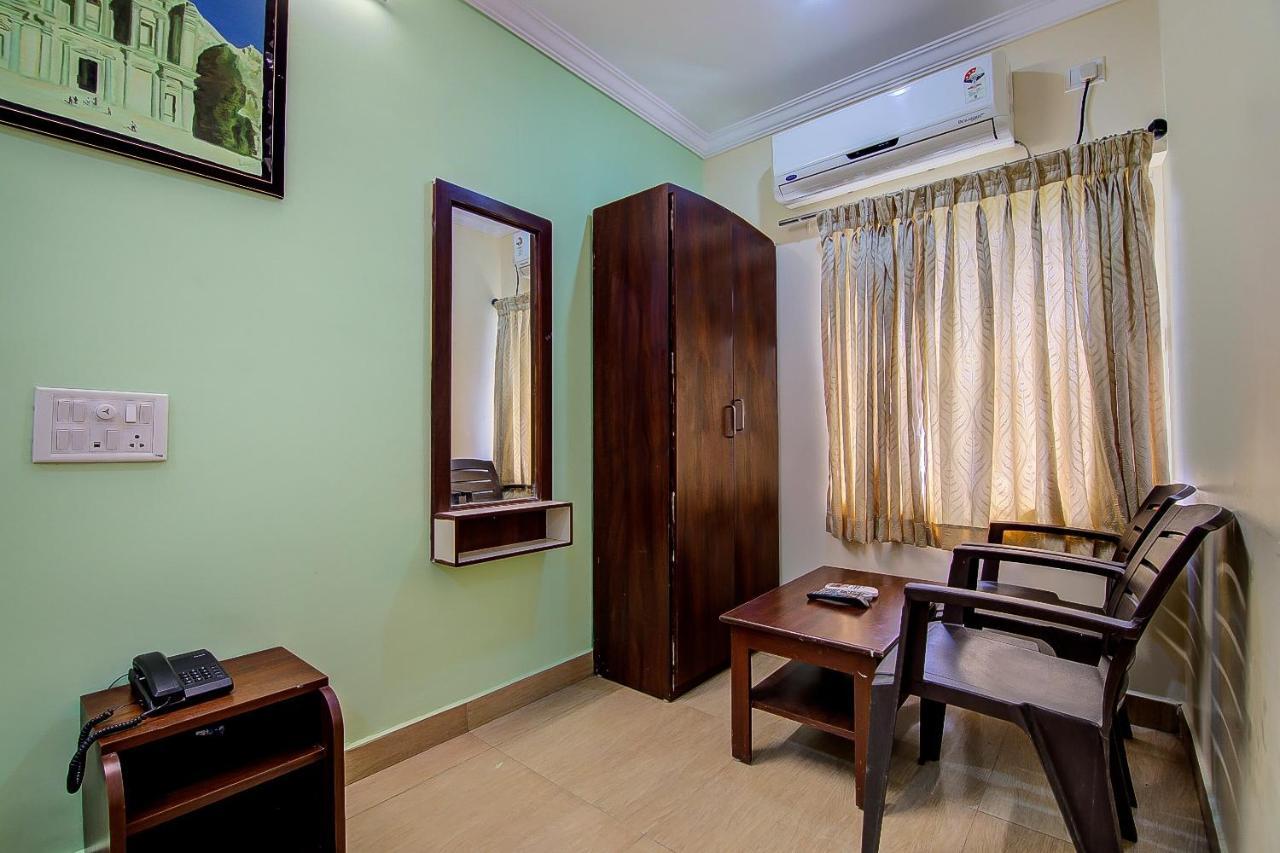 Oyo Lalitha Delight Hotel วิสาขปัตนัม ภายนอก รูปภาพ