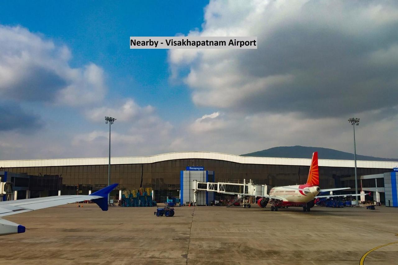 Oyo Lalitha Delight Hotel วิสาขปัตนัม ภายนอก รูปภาพ