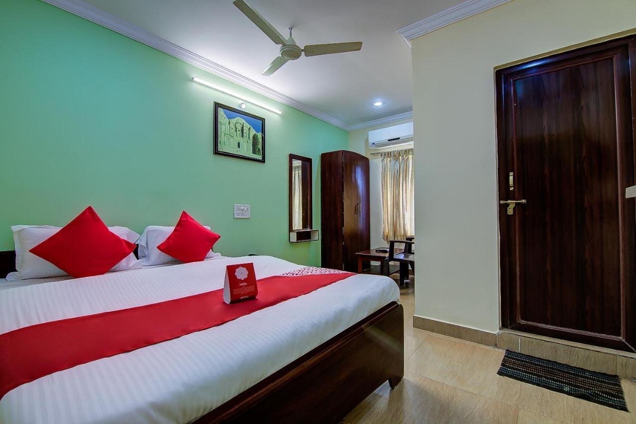 Oyo Lalitha Delight Hotel วิสาขปัตนัม ภายนอก รูปภาพ