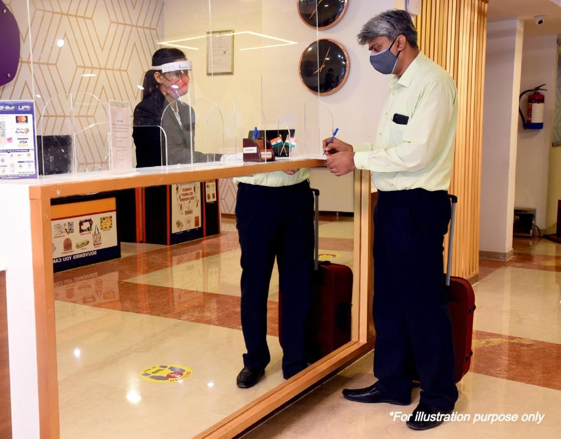 Oyo Lalitha Delight Hotel วิสาขปัตนัม ภายนอก รูปภาพ