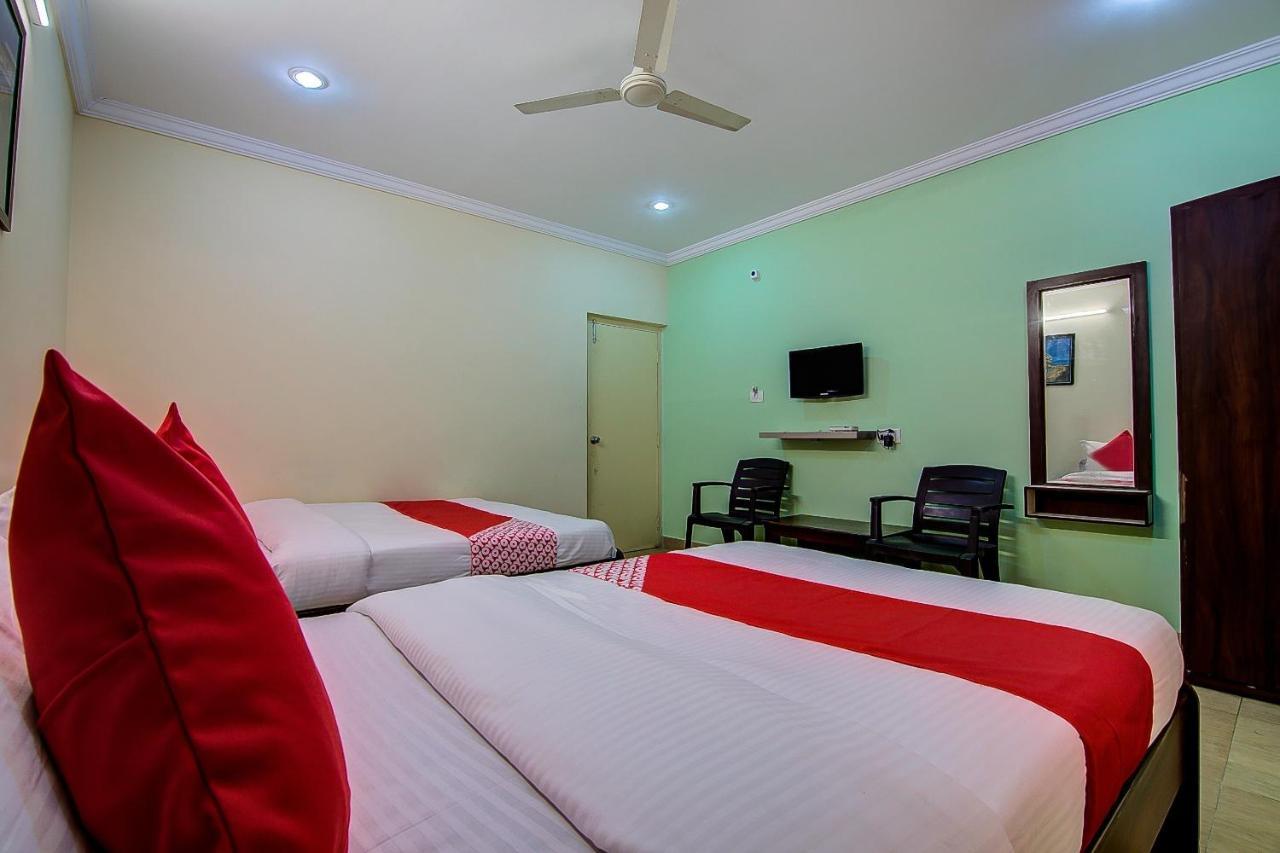Oyo Lalitha Delight Hotel วิสาขปัตนัม ภายนอก รูปภาพ