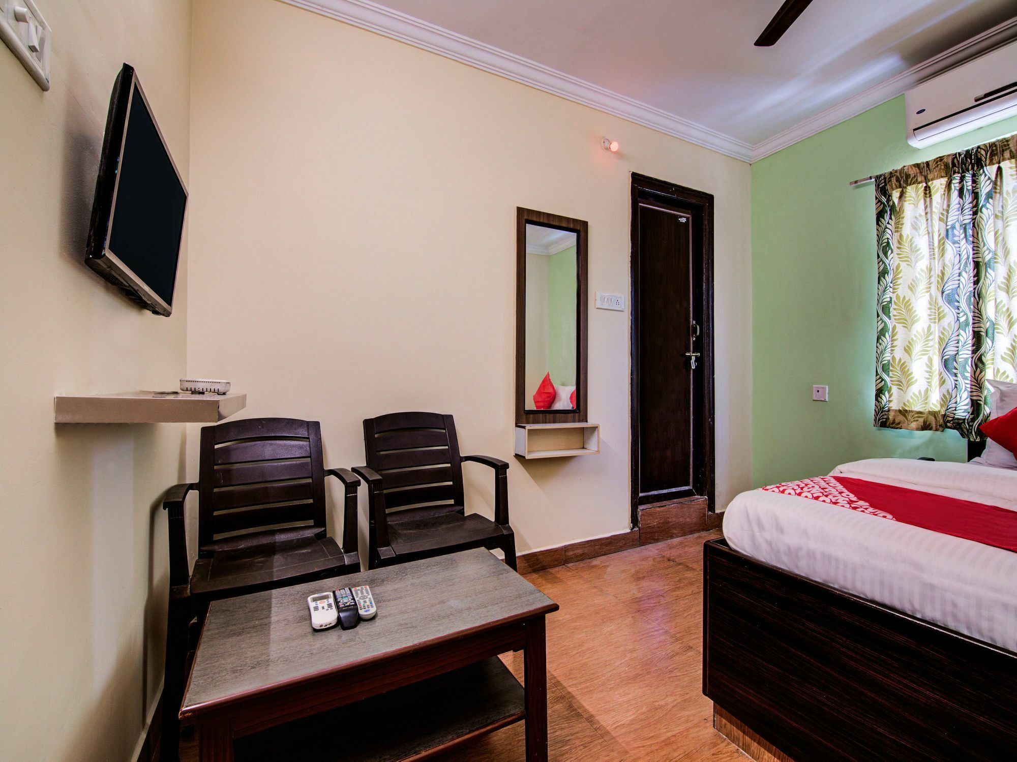 Oyo Lalitha Delight Hotel วิสาขปัตนัม ภายนอก รูปภาพ